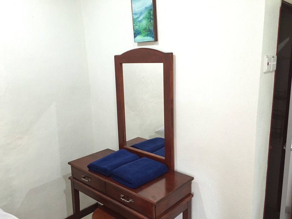 Bohok Guesthouse Pantai Cenang (Langkawi) Bagian luar foto